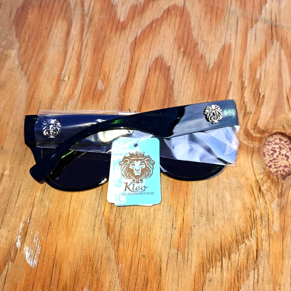 Kleo Stylish Black Sunglasses - Picture 4 of 16